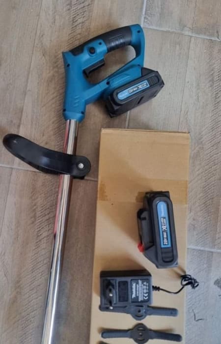 Makita aku trimer / kosilica + 2 baterije + nastavci 3